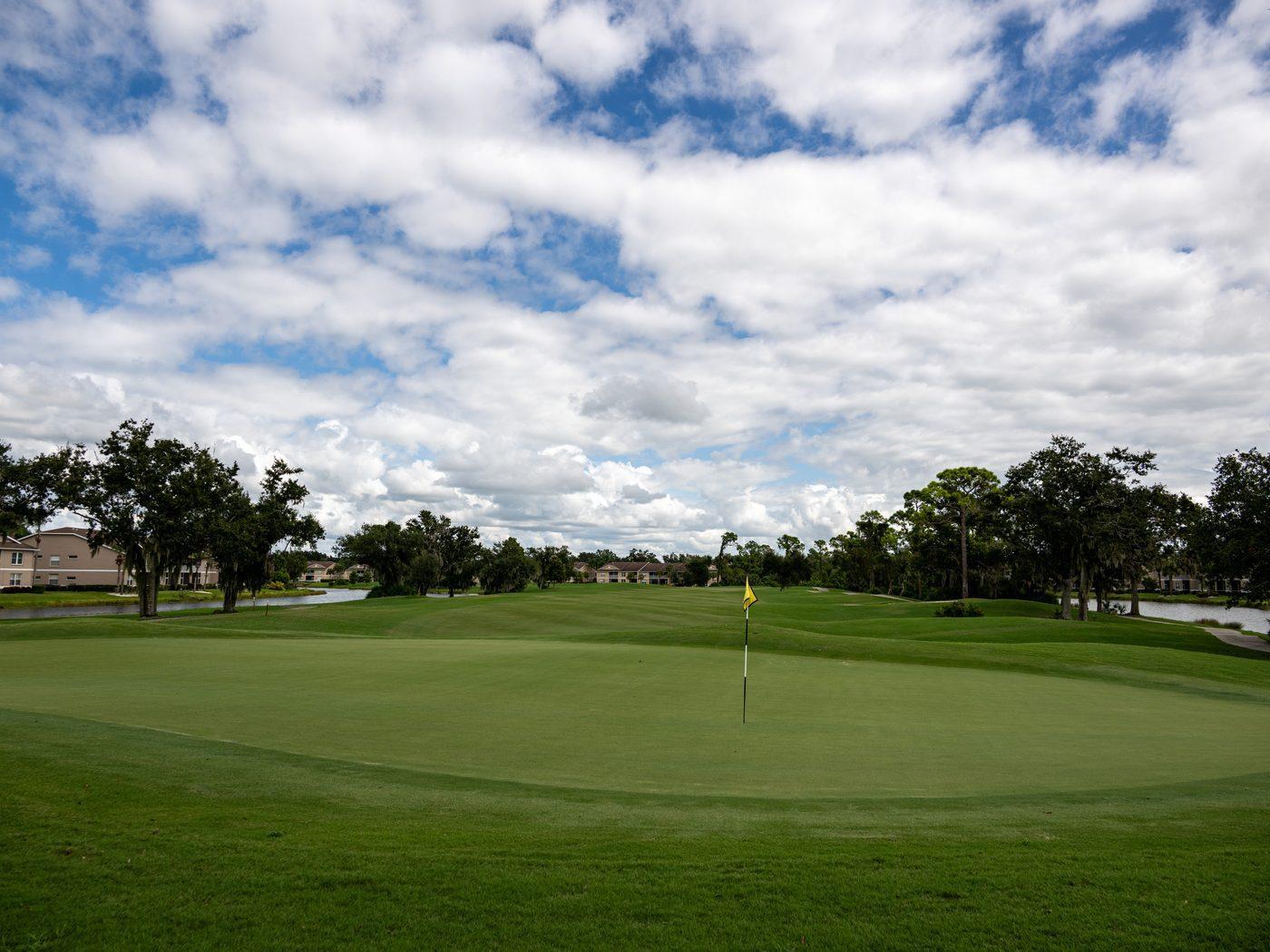 Immaculately manicured green and flagstick at Heritage Oaks