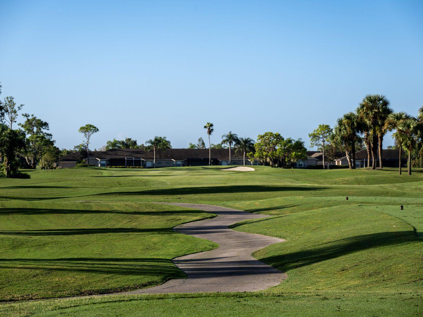 Heritage Oaks fairway with a bunker complex and winding routing