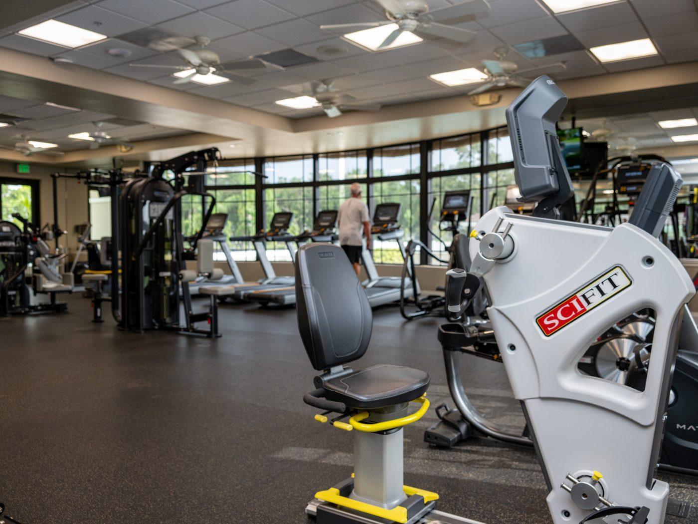 Members working out in the Heritage Oaks fitness center