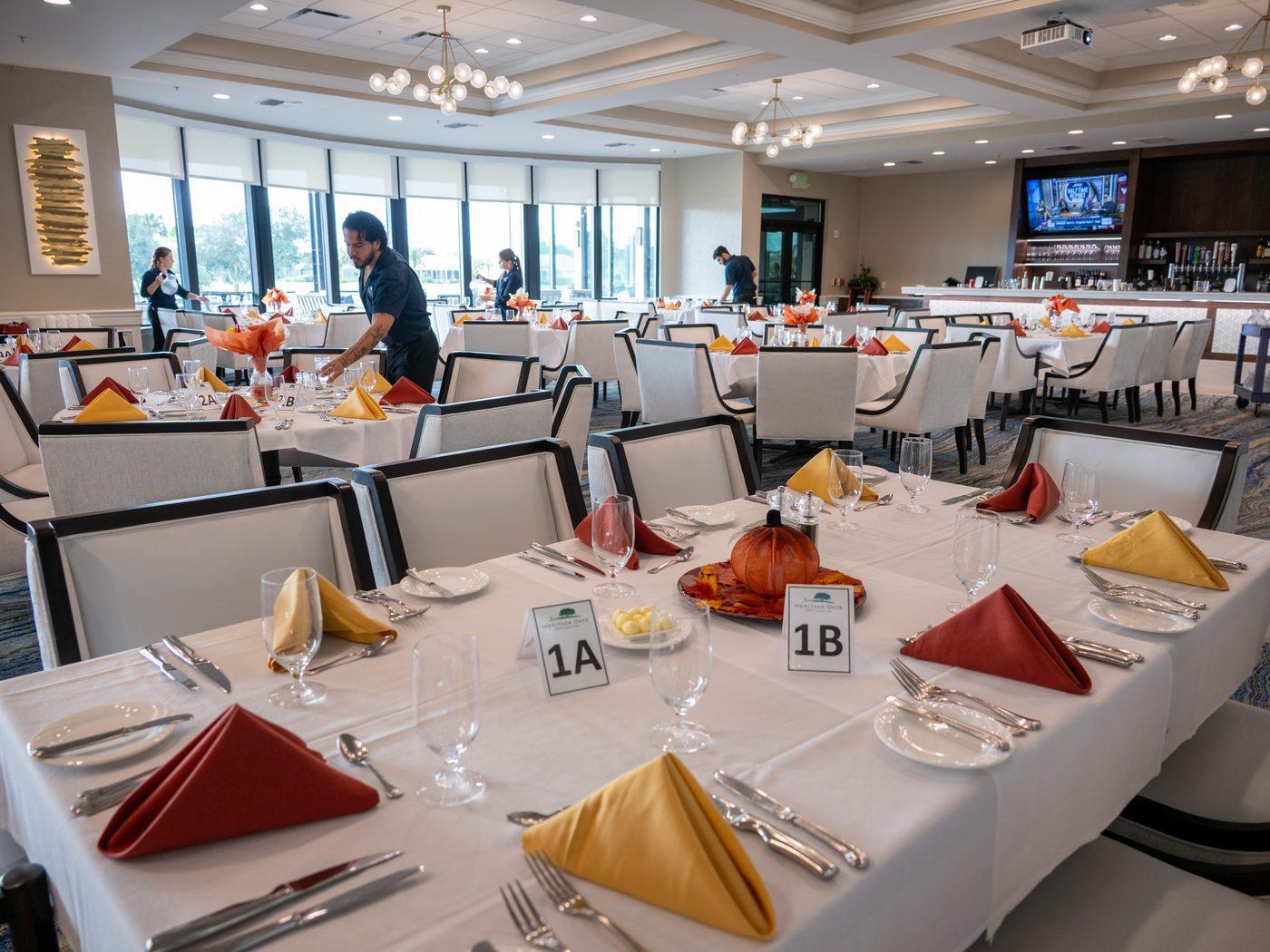 The elegant main dining room at Heritage Oaks