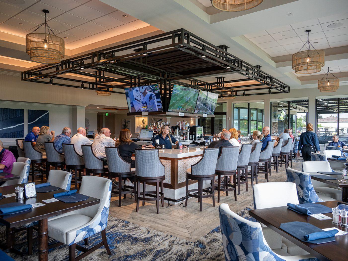 Members enjoying the 19th Hole Bar & Grille