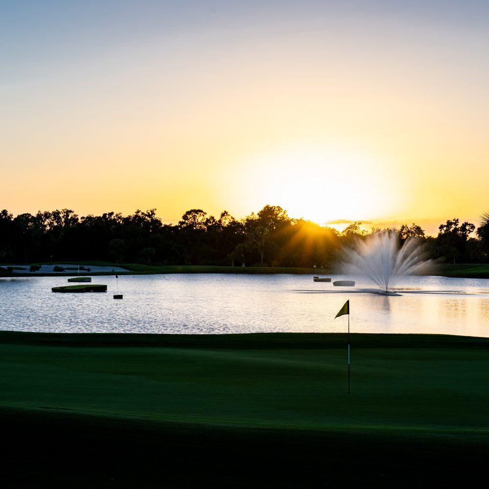 Golfer on a Heritage Oaks green